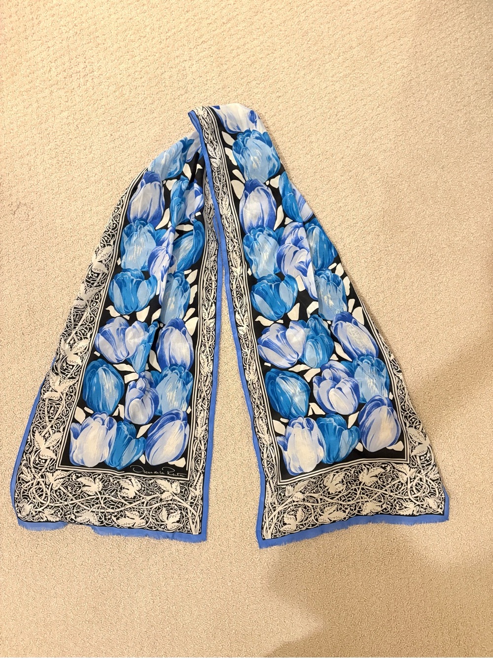 Oscar de la Renta Blue Tulip Floral Oblong Scarf Shawl Wrap